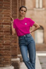 T-shirt donna con margherita ricamata