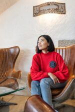 Women's turtleneck sweater with embroidered patch