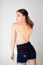 T-shirt donna cropped con borchiette - immagine 23