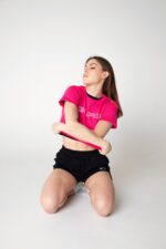 T-shirt donna cropped con borchiette - immagine 35