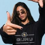 Felpa donna con cappuccio e tasche a marsupio